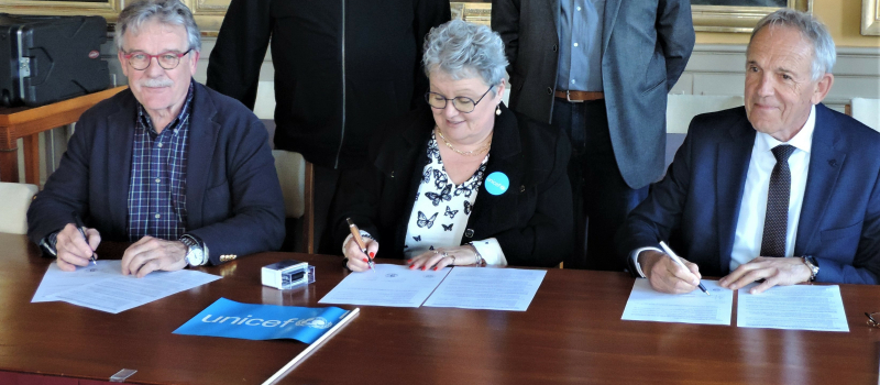 Signature de la feuille de route 2023 : Ville d’Auch et l’Agglomération Grand Auch Cœur de Gascogne « Amies des Enfants» avec l'Unicef