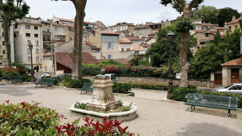 Visite de la place du Caillou avec le Centre Culturel Espagnol