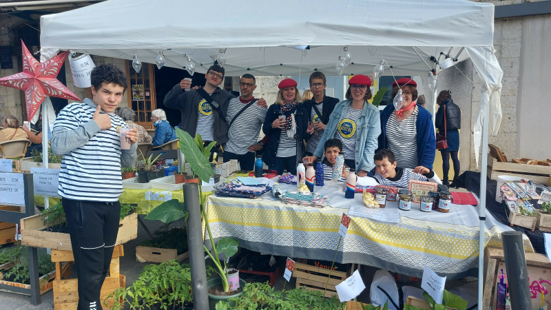 Un succès pour les petits mariniers au marché de Vic !