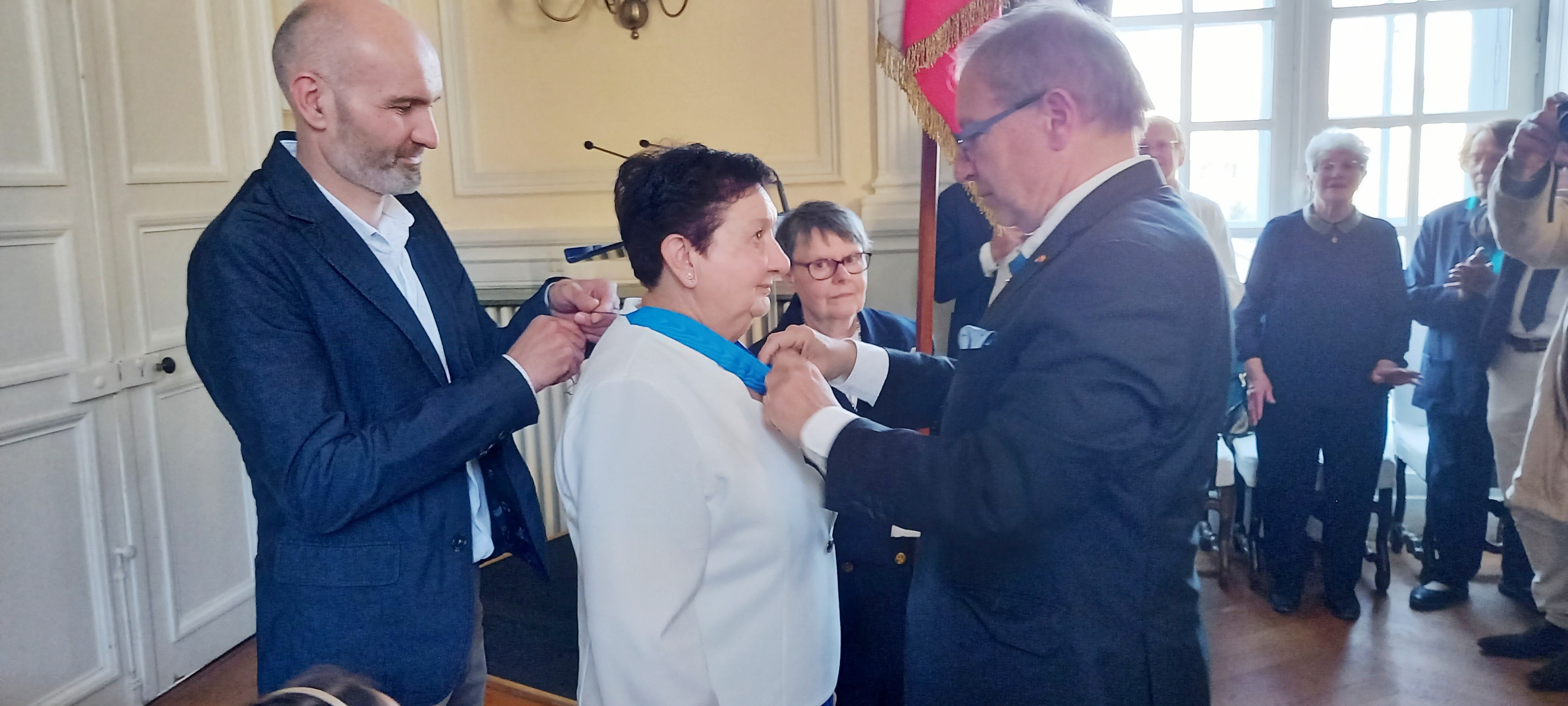 Christiane Pieters épinglée par le préfet Jean-Jacques Brot.