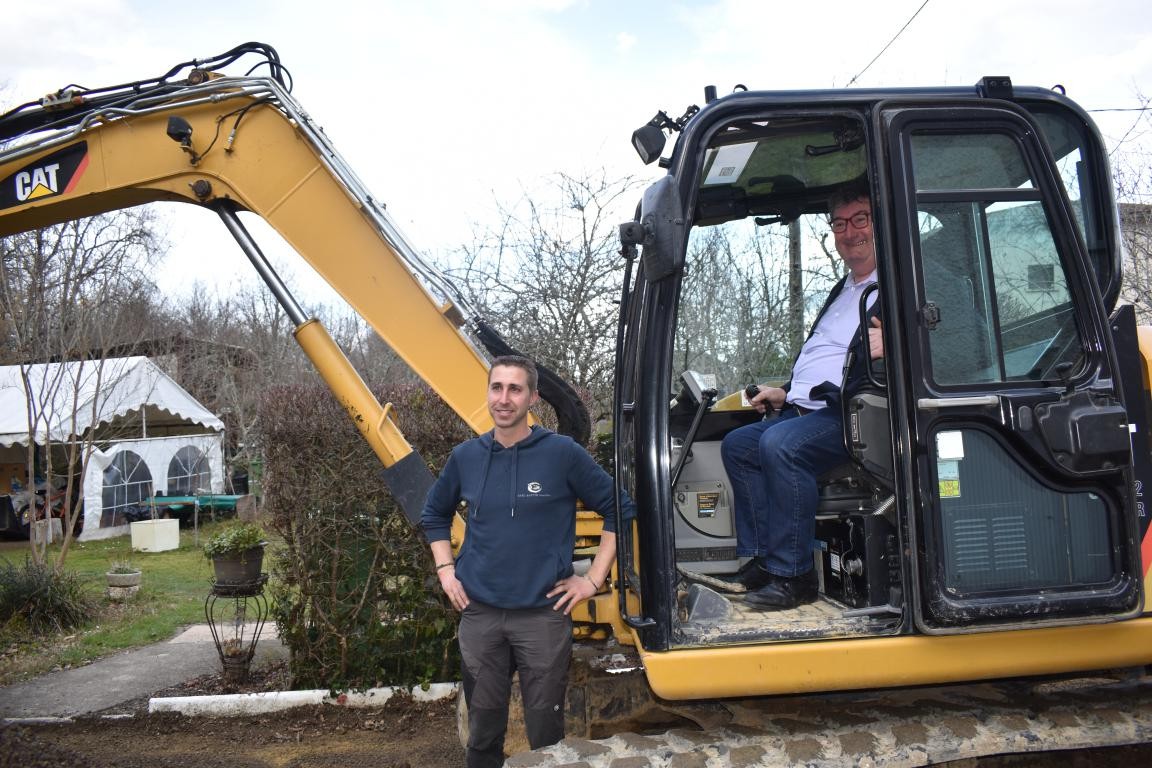 Matthieu Sarthe et Patrice Lartigue sur un chantier à Cazaubon