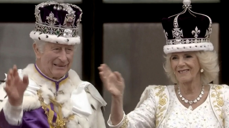 Le Roi et les dessous de la Reine ...