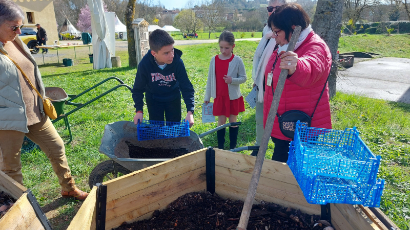 Plantation de printemps dans la jardinière comestible !