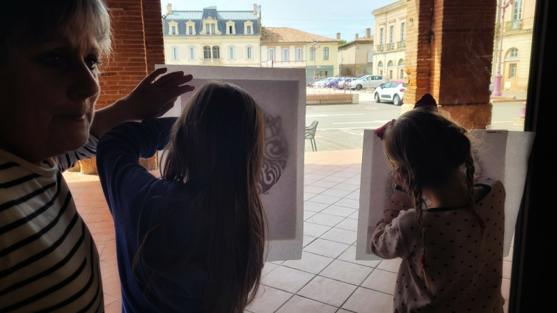 Une artiste et animatrice Stuki San, a animé un atelier pour les jeunes au Musée Campanaire