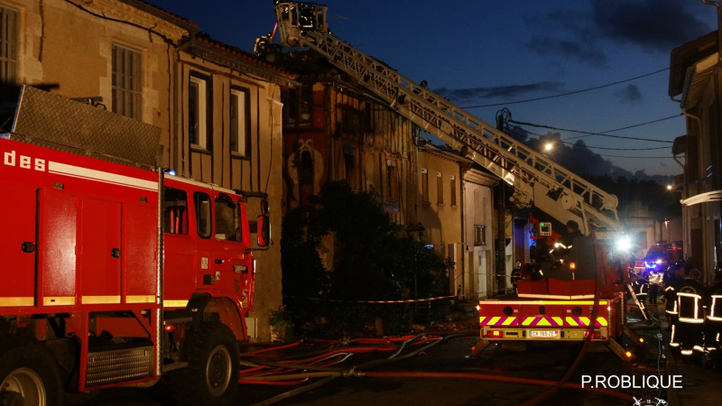 Une maison la proie des flammes
