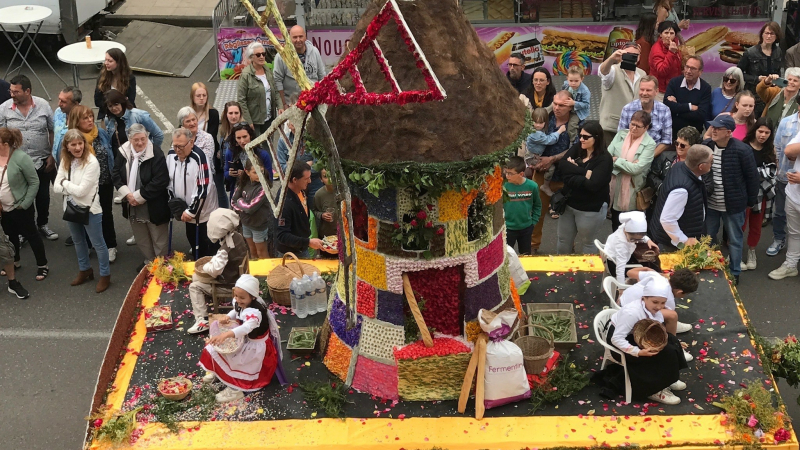 La grande foule pour admirer le corso fleuri