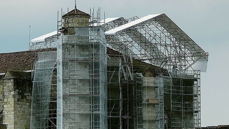 La cathédrale prend un air futuriste