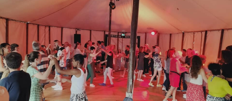 Festival des Scènes Magiques : Une Journée Éblouissante sous le Soleil