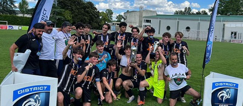 Les U17 repartent avec la coupe