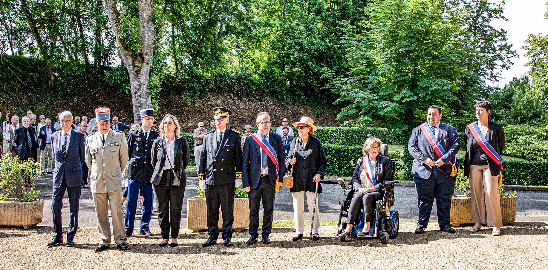 0 Les officiels devant le monument au Bataillon de l'Armagnac 1bis 070623.jpg