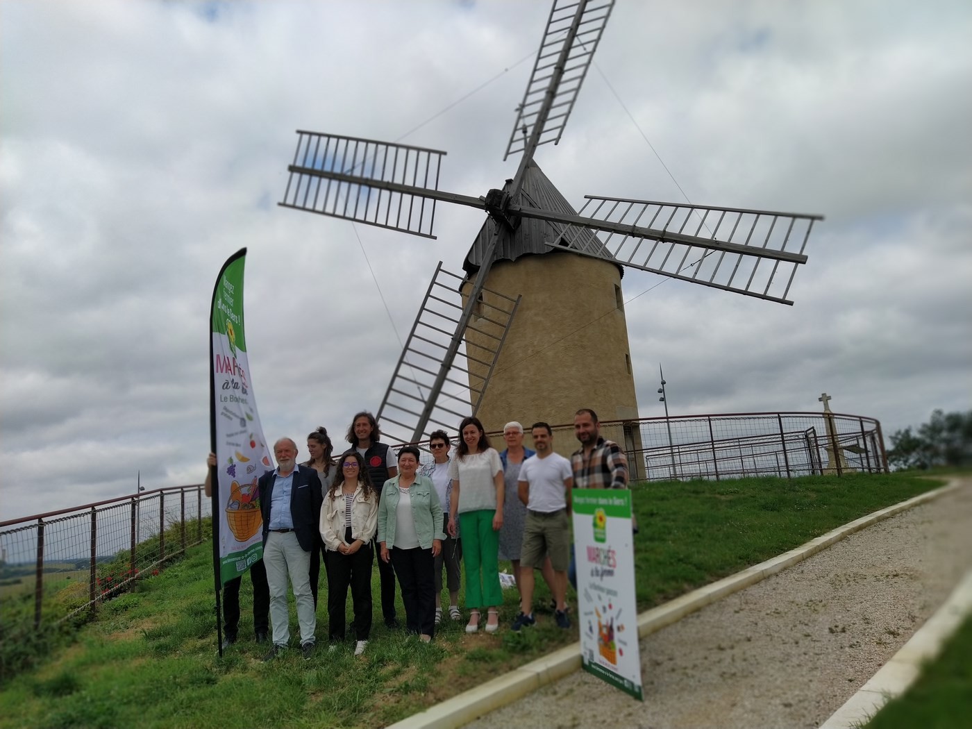 Le Moulin en toile de fond, pas de meilleure publicité pour Bienvenue à la Ferme