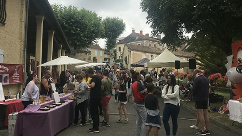 Un marché, joli, bon et animé chaque jeudi