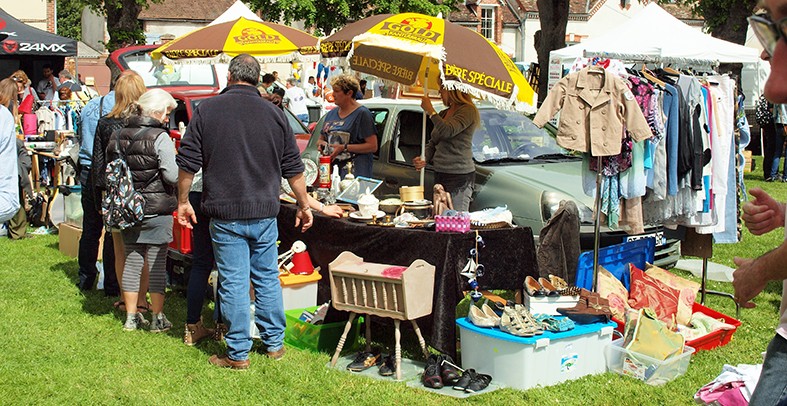 vide greniers et brocante.jpg