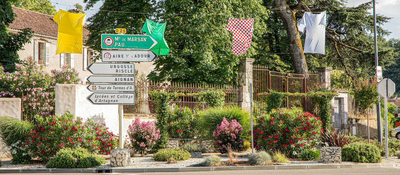 Nogaro se décore pour l'arrivée du Tour de France
