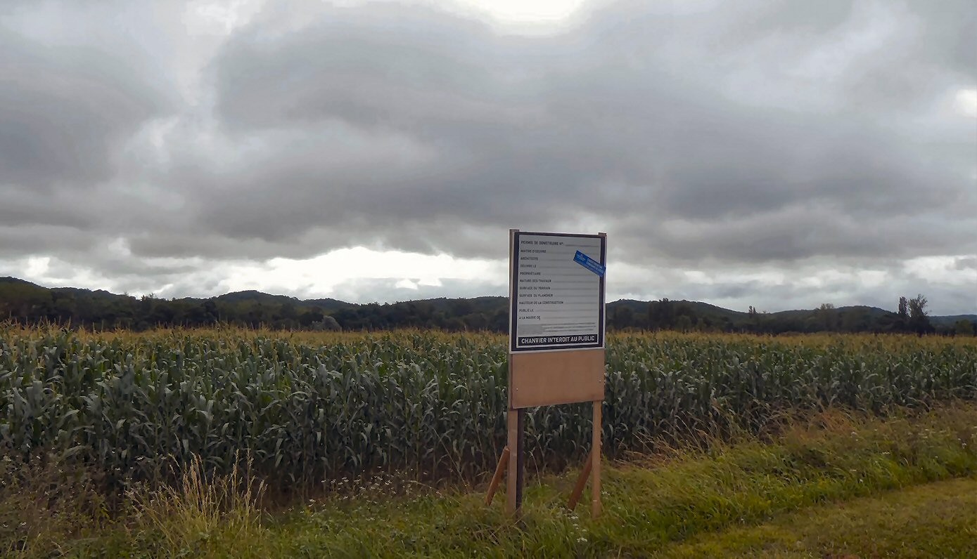 Permis de construire accordé  sur un terrain agricole ! Cherchez l'erreur !