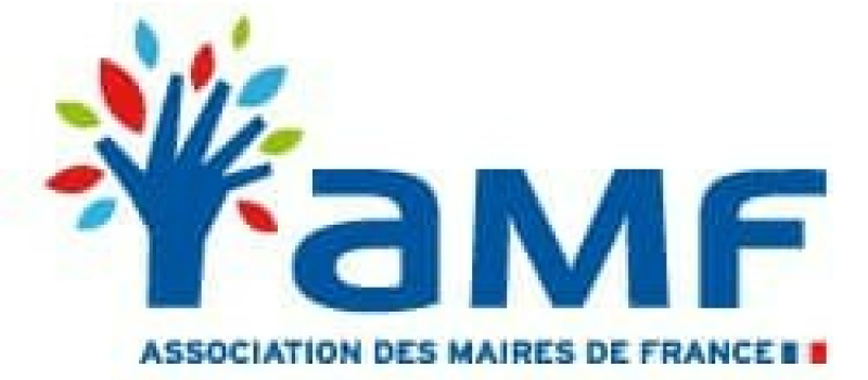 Rassemblement devant la mairie