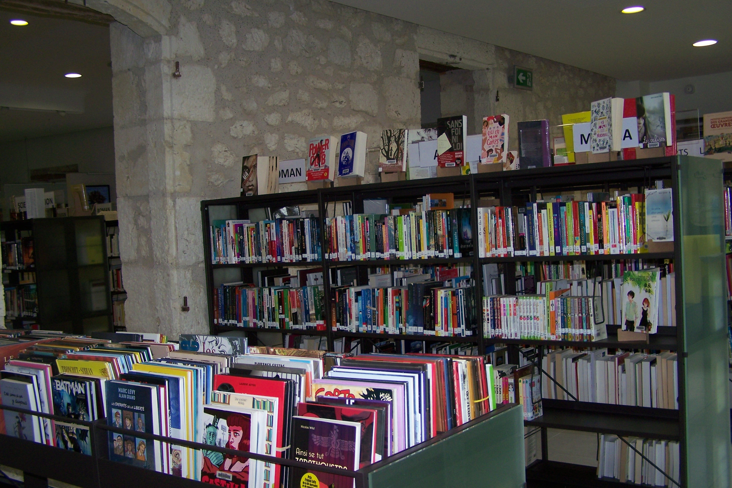 photo de la médiathèque de Saint-Clar 010.JPG