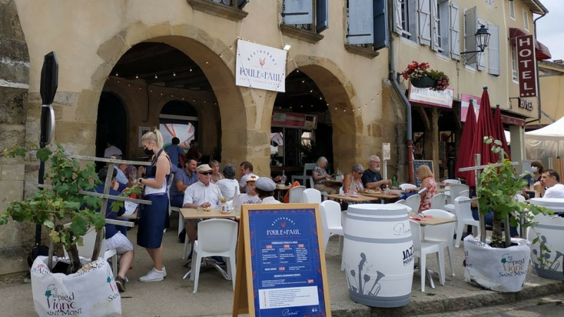 Les derniers préparatifs achèvent de rendre l' endroit unique en son genre.