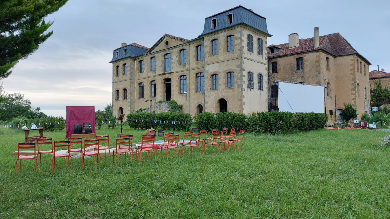 Fraîche mais sympathique soirée au Château Neuf des Peuples !