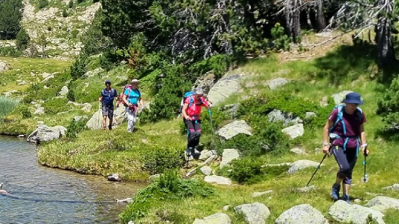 Rando en montagne avec la marmotte gersoise