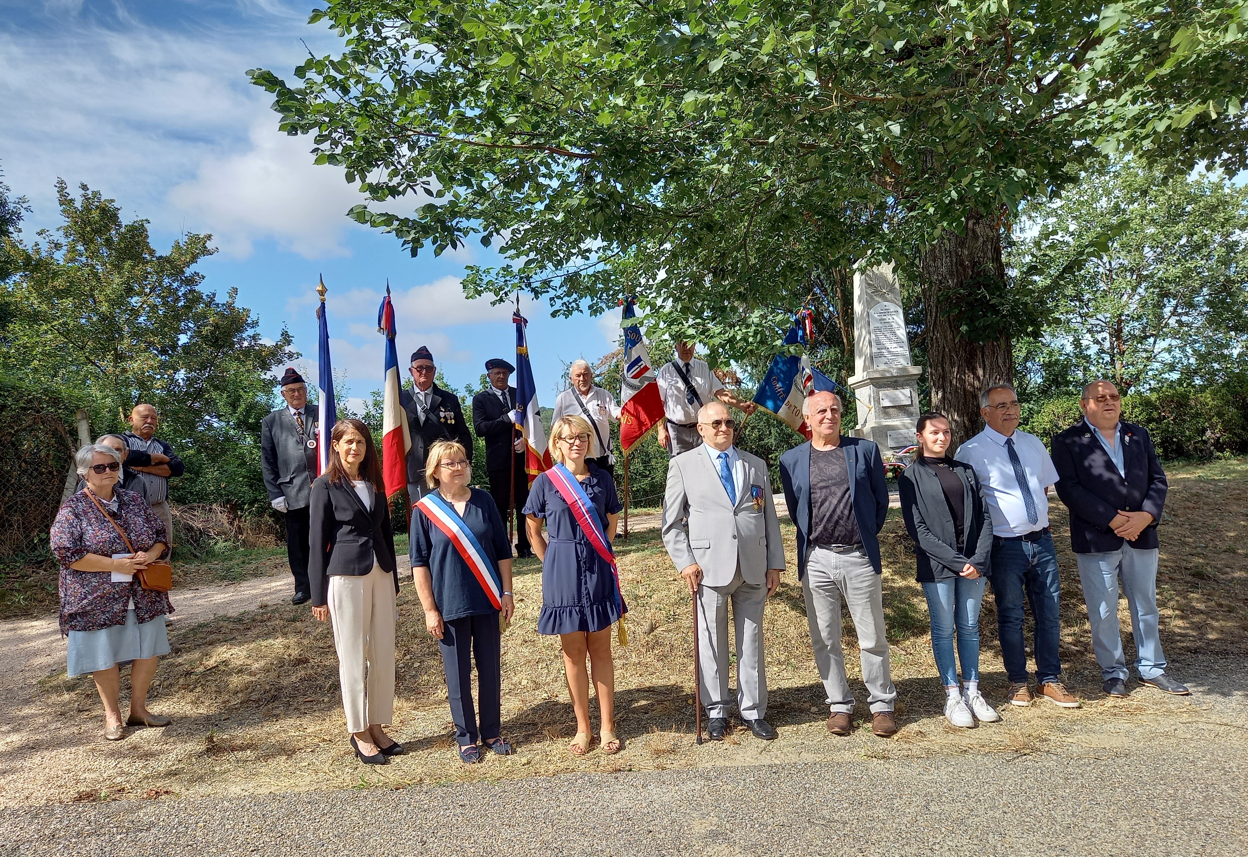 Les officiels à l'issue de la cérémonie.