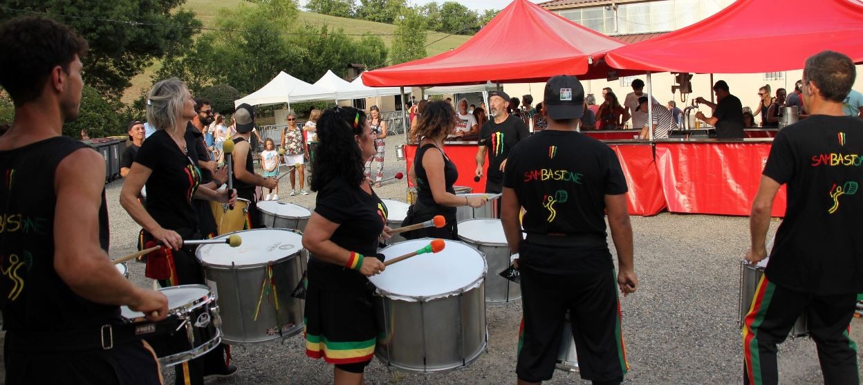 Sambastone Batucada ouvrira les festivités.