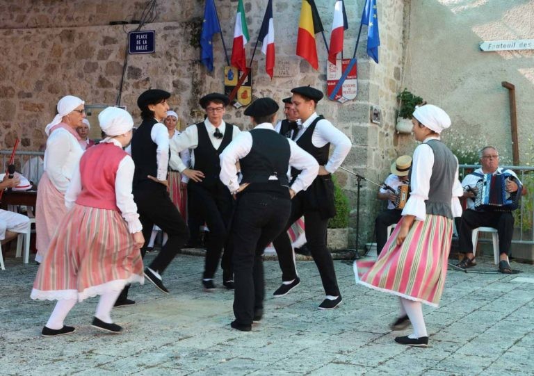 danses-festival-menteurs-moncrabeau-47-768x541.jpg