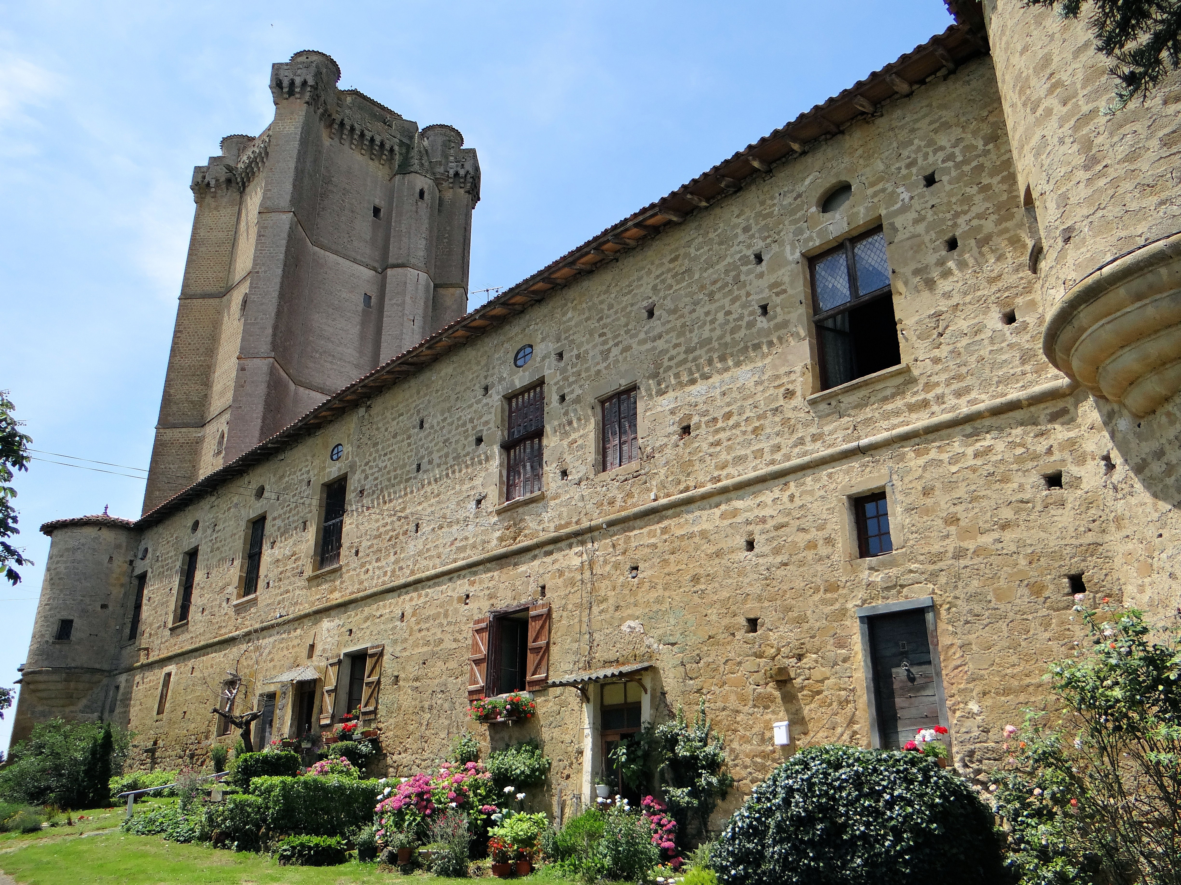 Bassoues_-donjon.jpg