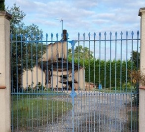 1607328-la-maison-appartenant-a-sylvie-et-son-ex-compagnon-a-galiax-dans-le-gers (2).jpeg