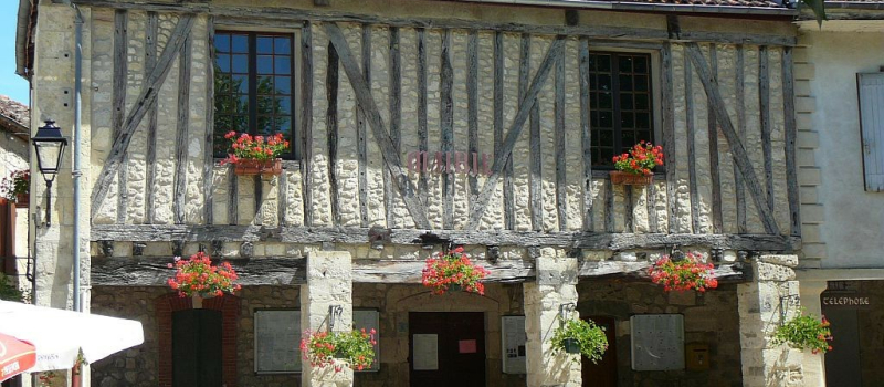 Enquêtez sur le mystère de la croix occitane !