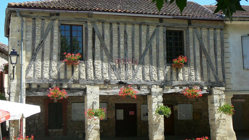 Enquêtez sur le mystère de la croix occitane !