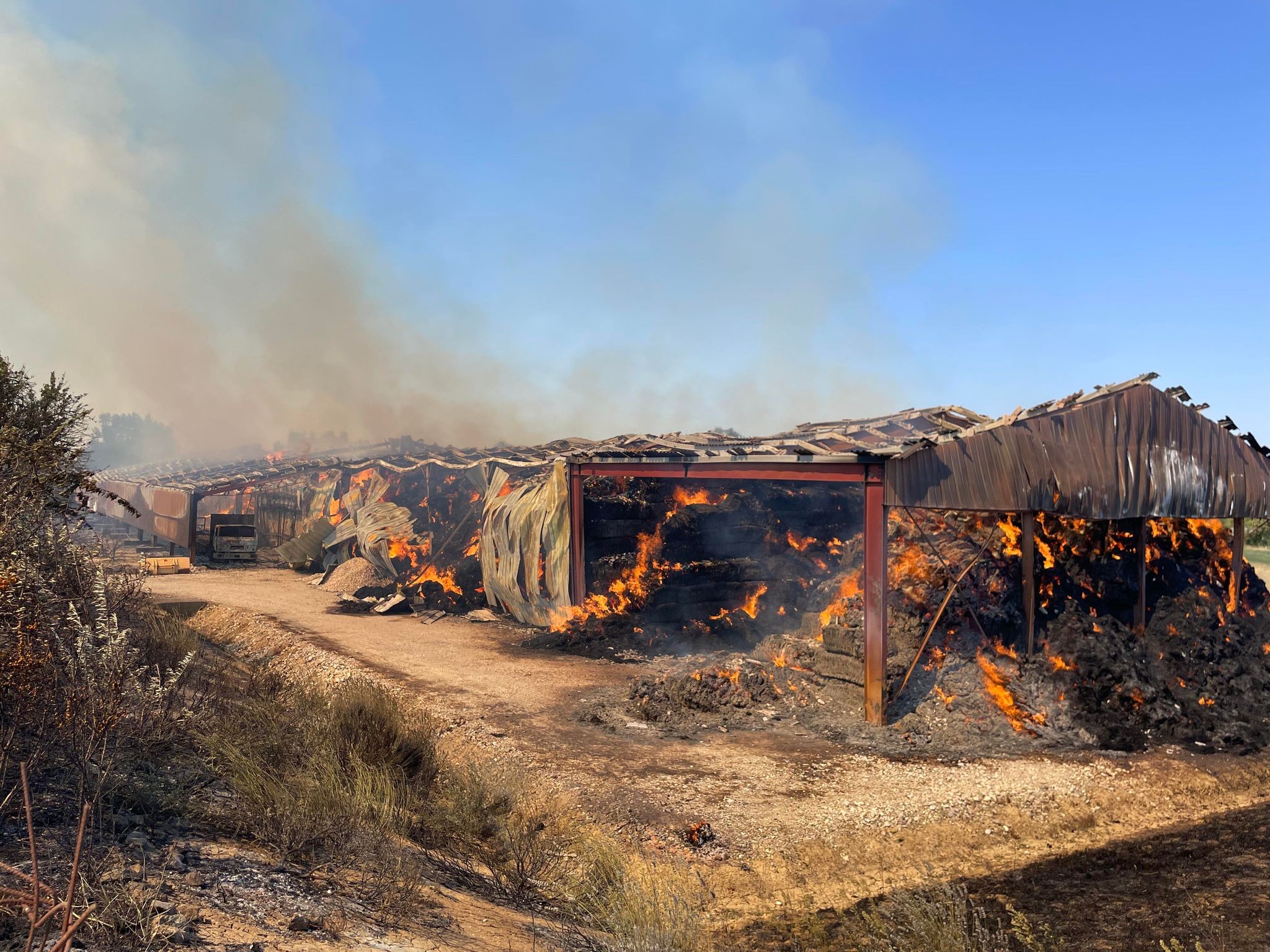 Samatan : bâtiment agricole en feu. Photo : SDIS 32