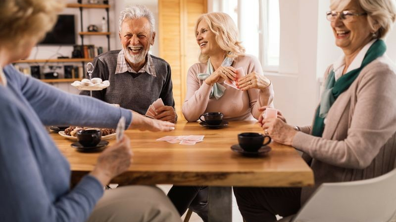 Un café-rencontre pour partager ses idées sur la dynamique senior