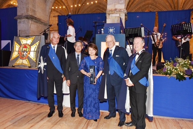 Mme l'ambassadrice de Singapour avec François Rivière et Aymeri de Montesquiou Cie des Mousquetaires, son mari et  Patrick FIAT chef de l'escadron de Singapour.
