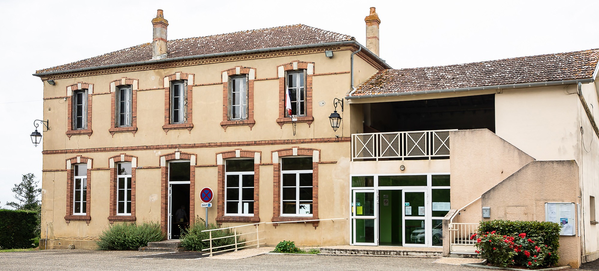 1 Mairie de Loussous-Débat 1bis 200621.jpg
