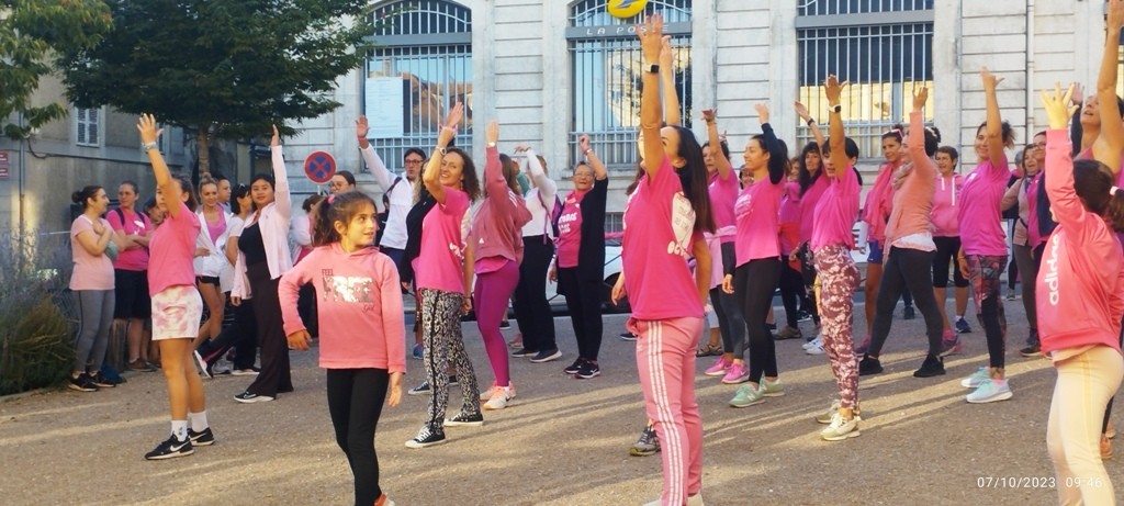 Echauffement avant le départ pour une marche de 7,5 km