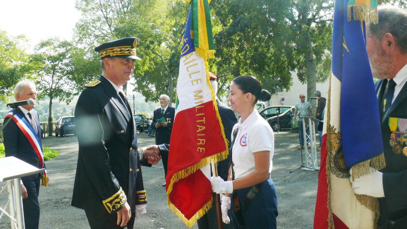 Lors de la journée nationale de la médaille militaire, Thalia André, SNU, a été promue porte-drapeau