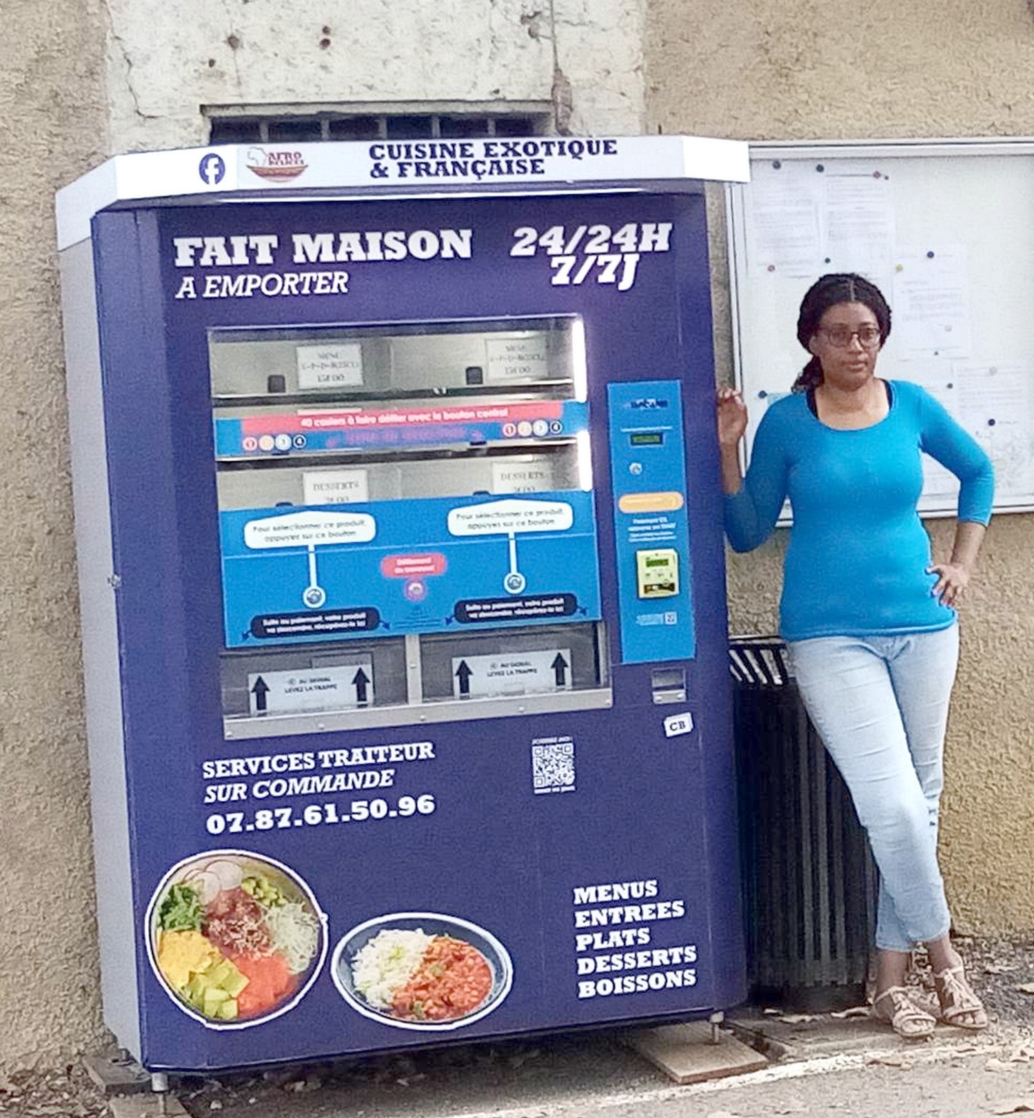 sarrant distributeur devant la Mairie.jpg