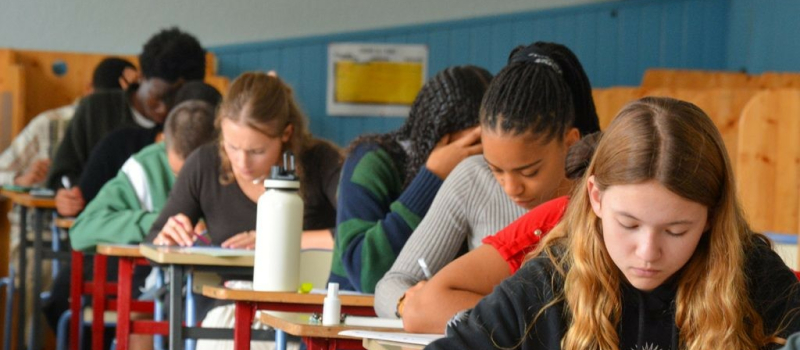 Devoirs en commun pour les élèves des classes de  Terminale