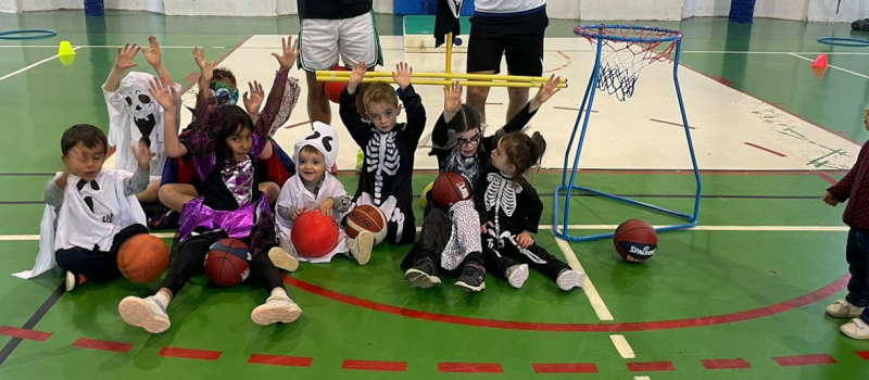 Quand un ballon de basket rencontre une citrouille...