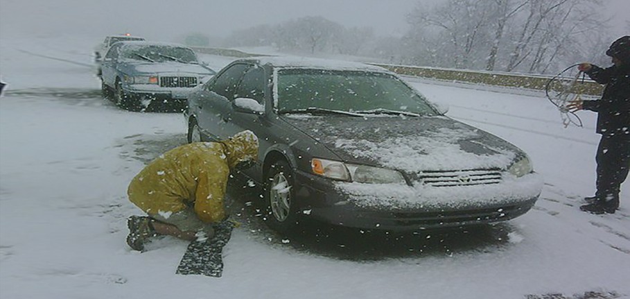Chaining_up_in_shorts__(8291164617).jpg