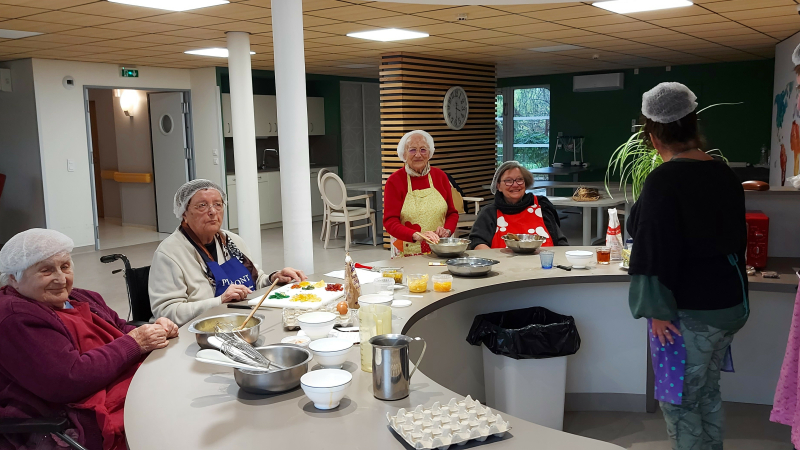 Les résidents de Château Fleuri prêts pour le marché de Noël!