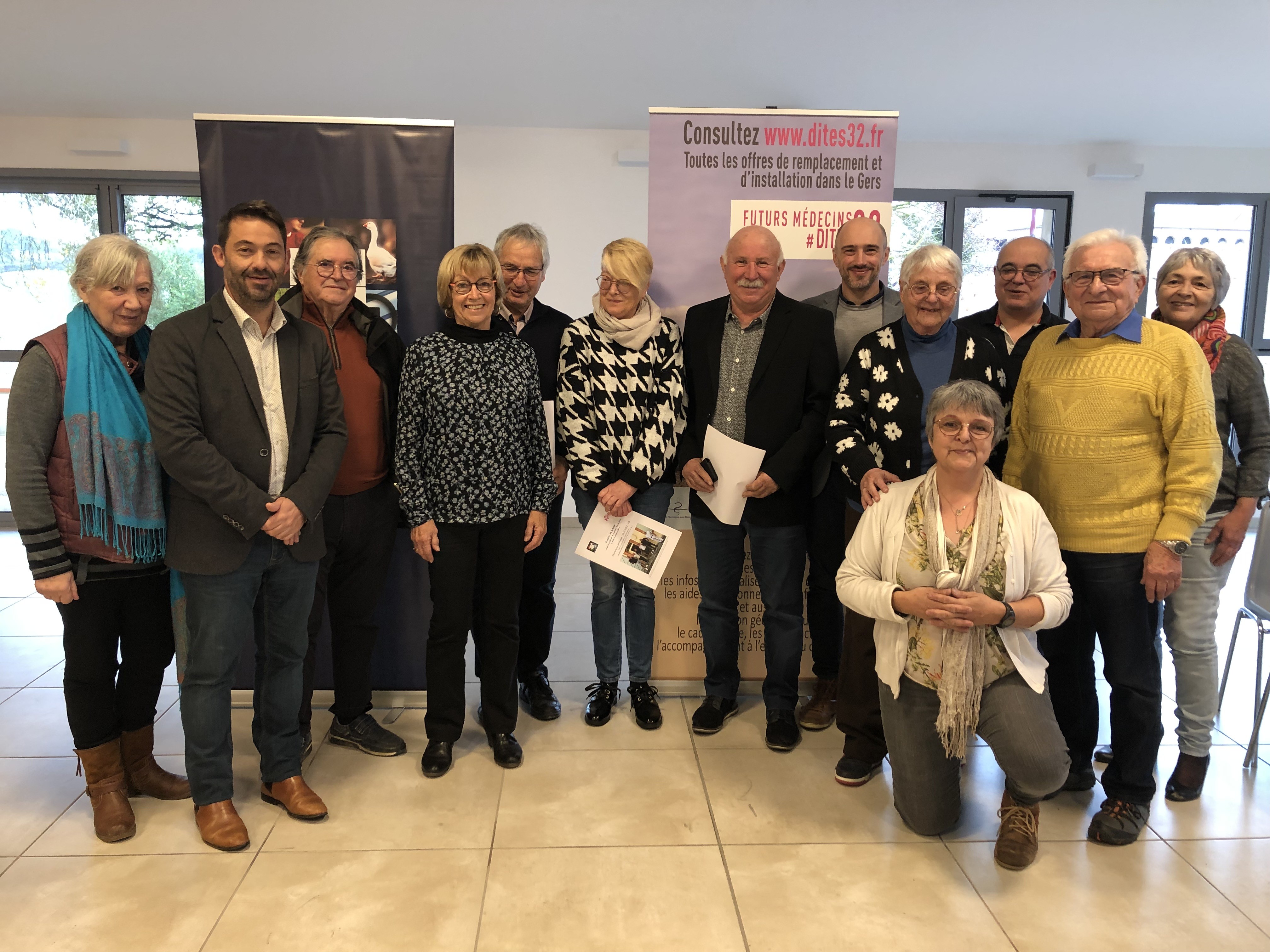 Sylvie Conil entourée de Jérôme Samalens, Vice-président du Conseil Départemental, du maire Christian Daignan, des Conseillers Départementaux, des amis et de la famille.