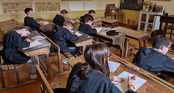 école comme autrefois st joseph fleurance.jpg