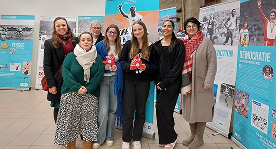 condom lycée jo expo.jpg