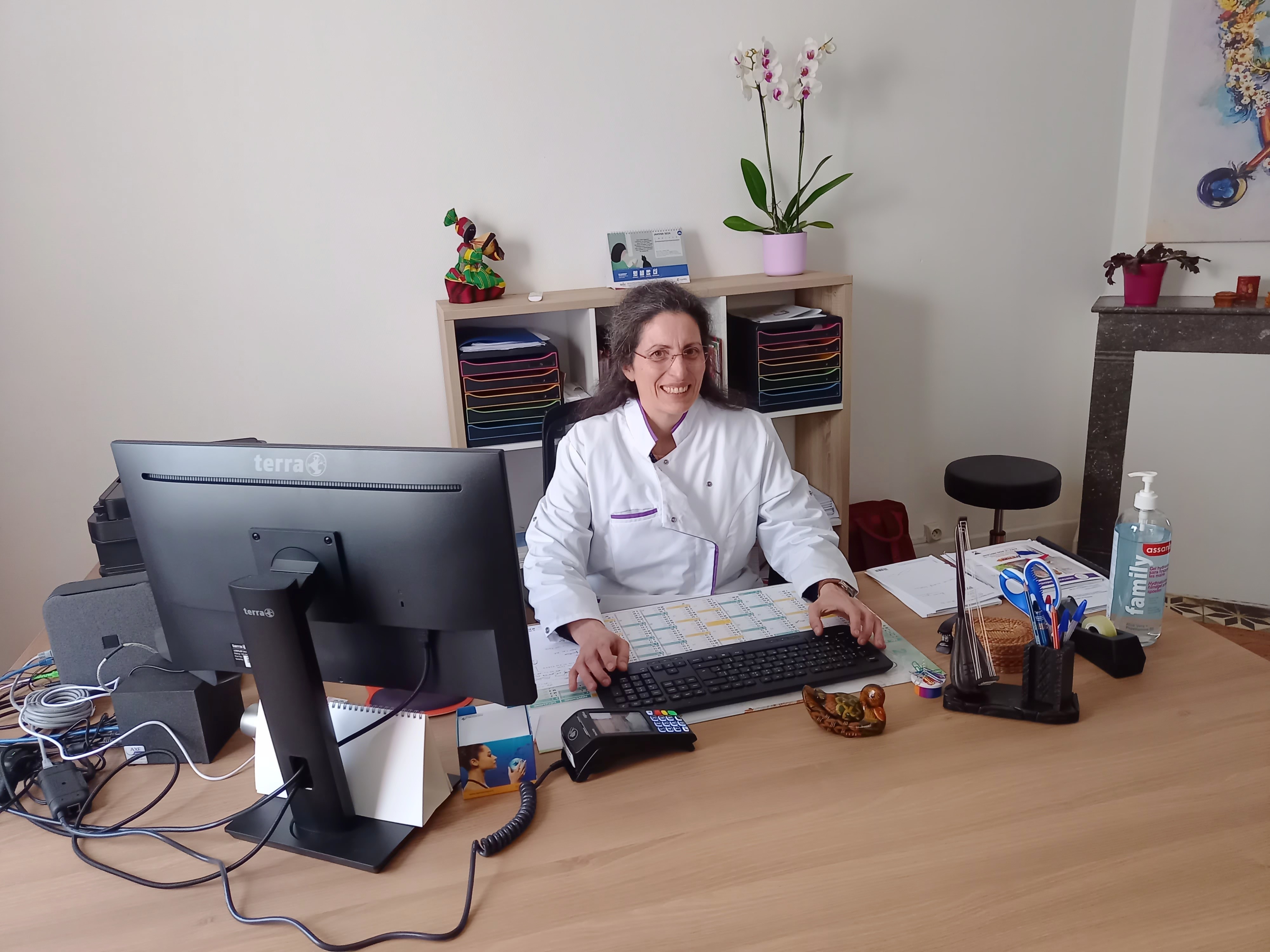 Le docteur Rachel Filippi-Pelzer dans son cabinet médical