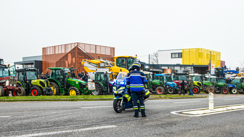 Des agriculteurs en colère se sont rassemblés à Éauze
