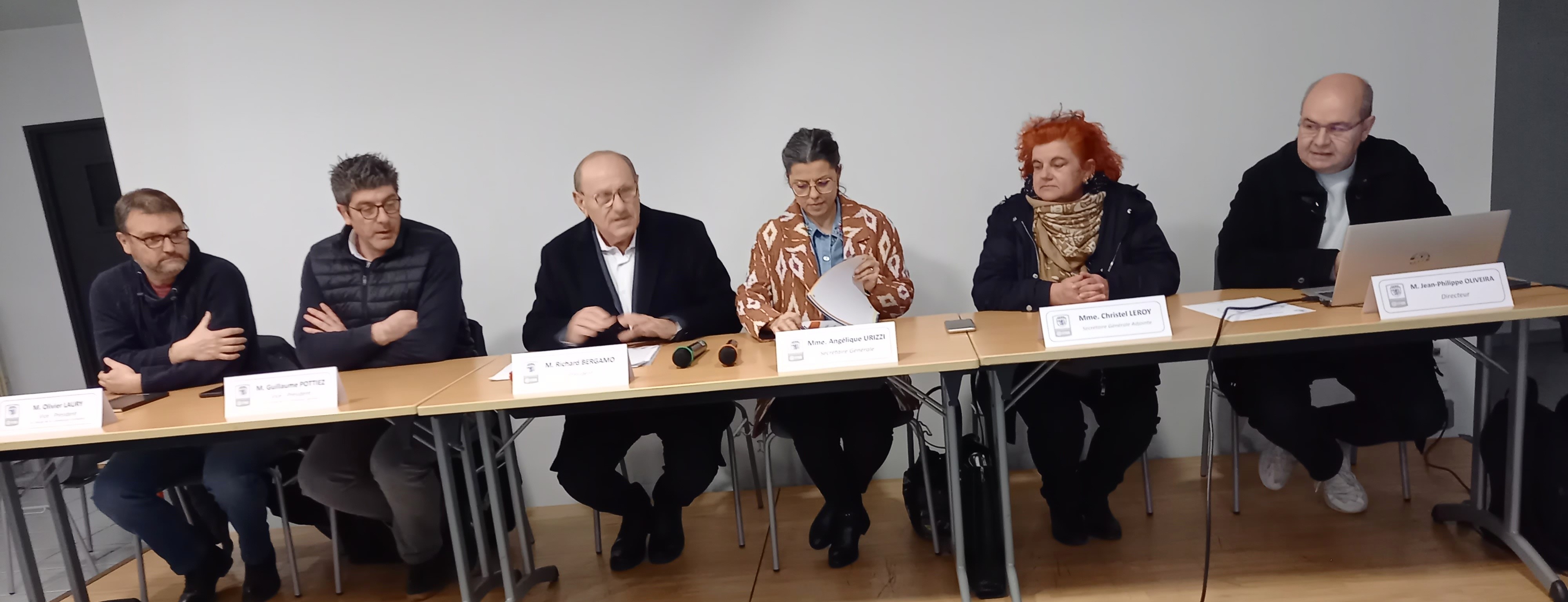 Richard Bergamo entouré des membres du comité directeur.