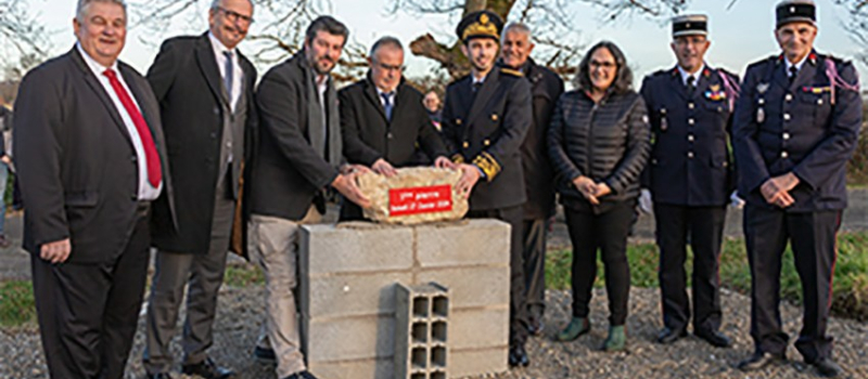 Pose de la première pierre du futur centre d'incendie et de secours.