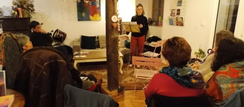 Une femme parlait aux femmes sans tabous